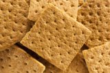 Can Cats Eat Graham Crackers? Vet-Approved Facts & Alternatives